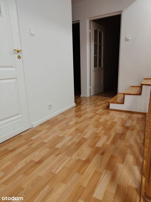 Dom szeregowy z garażem przy lesie w spokojnej okolicy