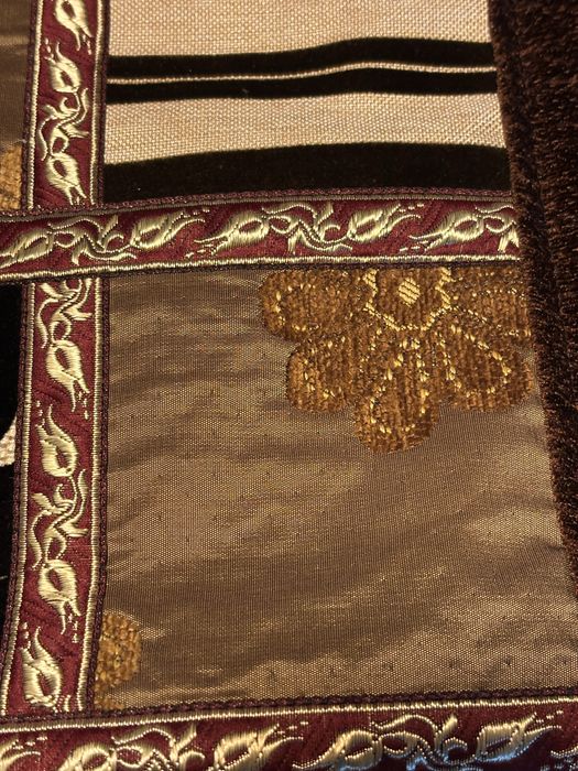 Corre-mesa, 1,60x0,35, com várias texturas e motivos. e