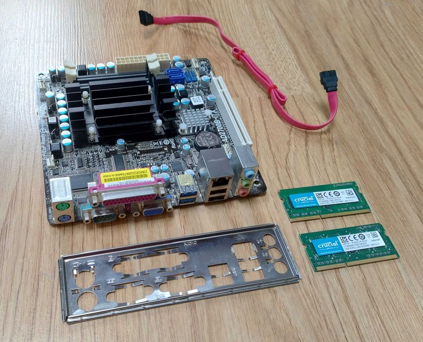 Płyta główna z procesorem ASRock AD2700B-ITX Intel Atom 2.1 GHz 4GB RAM mini-ITX all-in-one