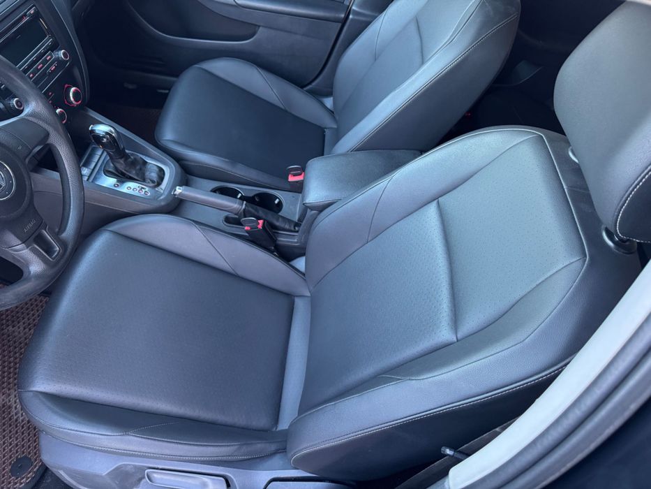 Продам  VOLKSWAGEN JETTA  2013 Року