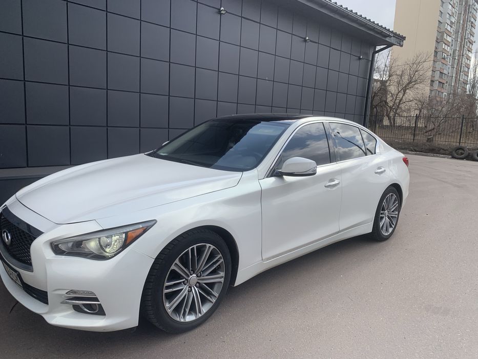 Продам финика Q50 в отличном стане