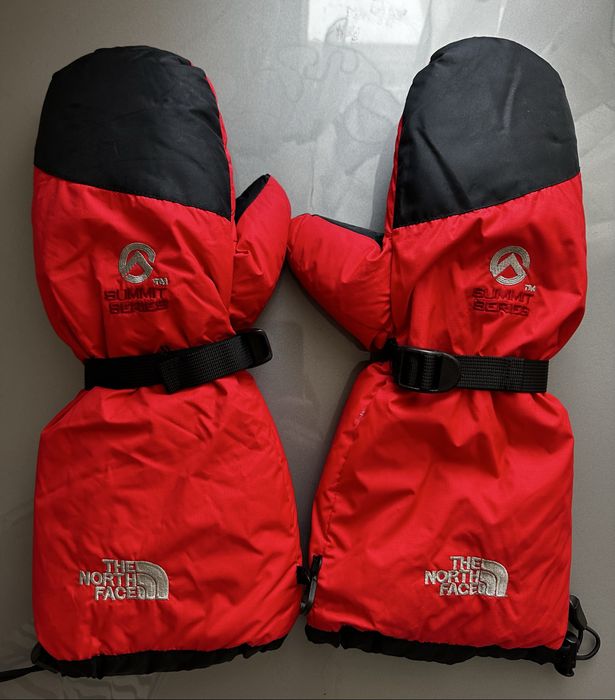Пуховые варежки для екстремальных температур  The North Face