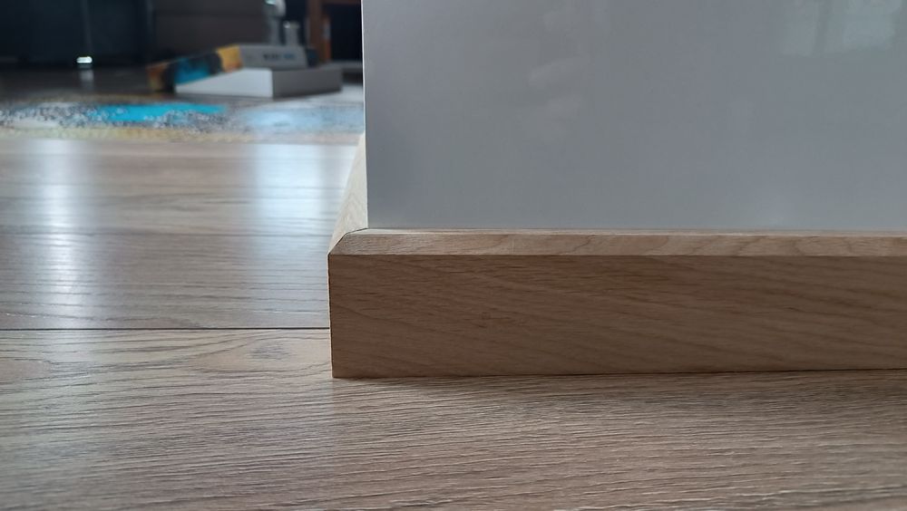 Montaż listew przypodlogowych