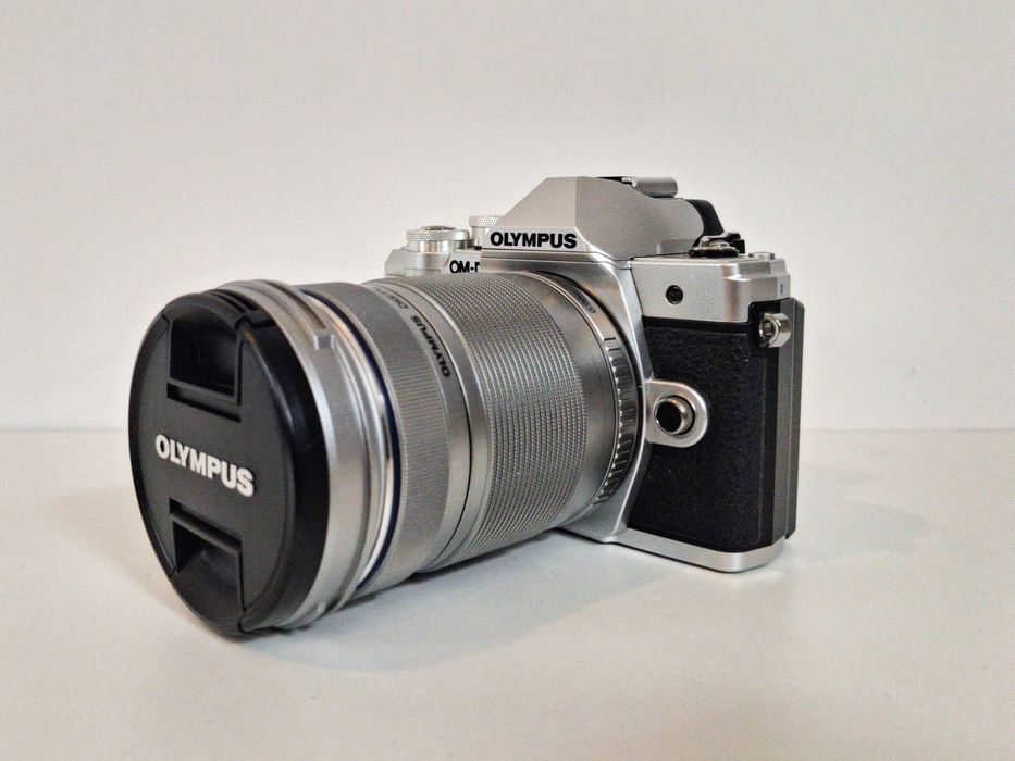 OLYMPUS OM-D E-M10 Mark III - Silver + 14-42mm + 40-150mm | Pack Completo