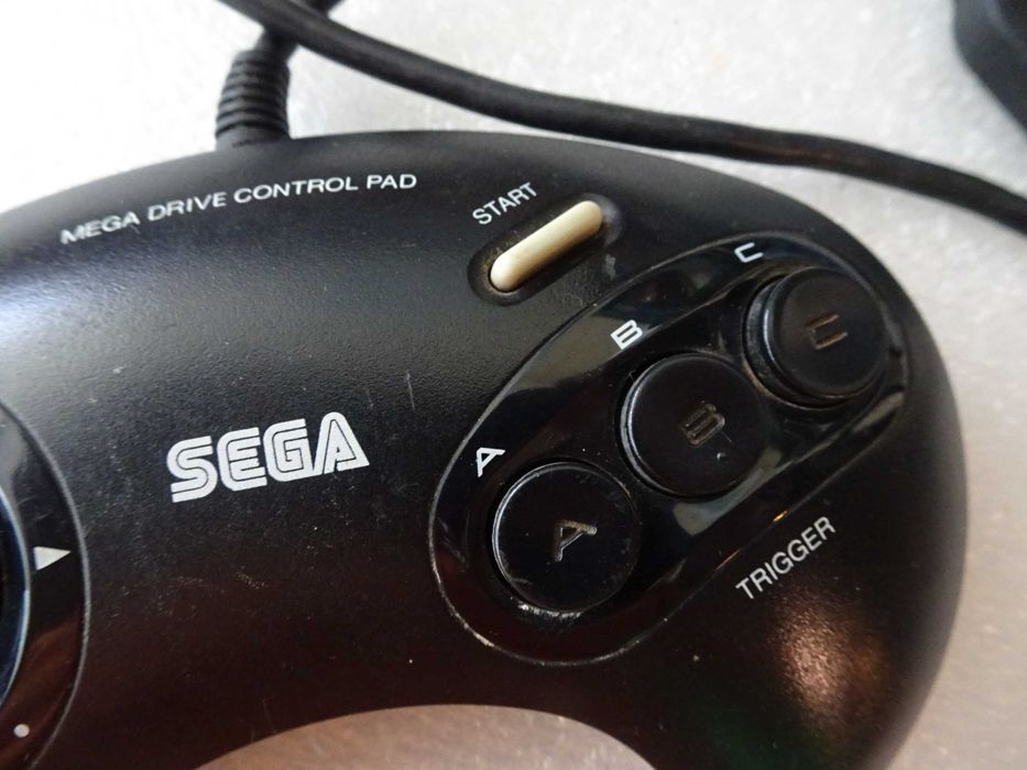 Comando para a consola Mega Drive (botão branco)