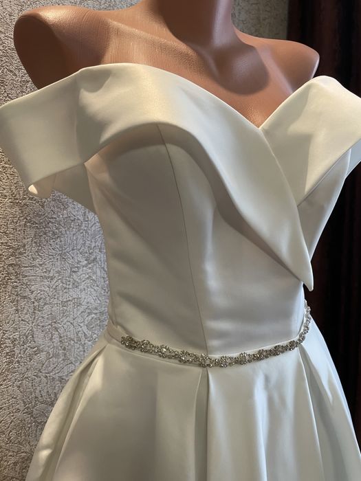 Весільна сукня в ідеальному стані