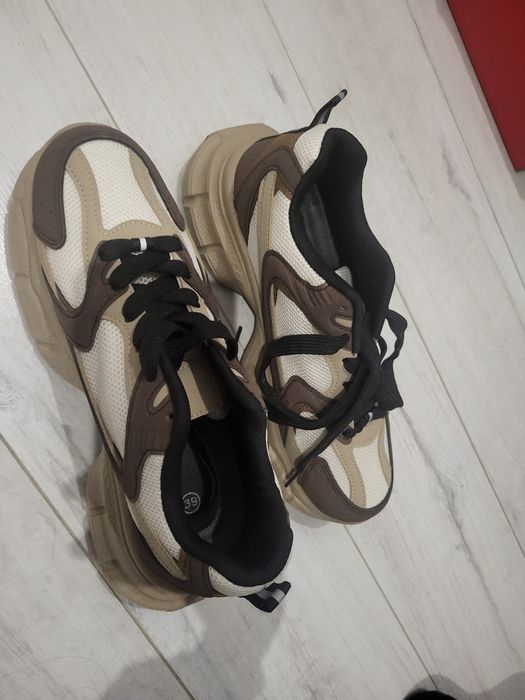 Buty sneakersy sportowe 39