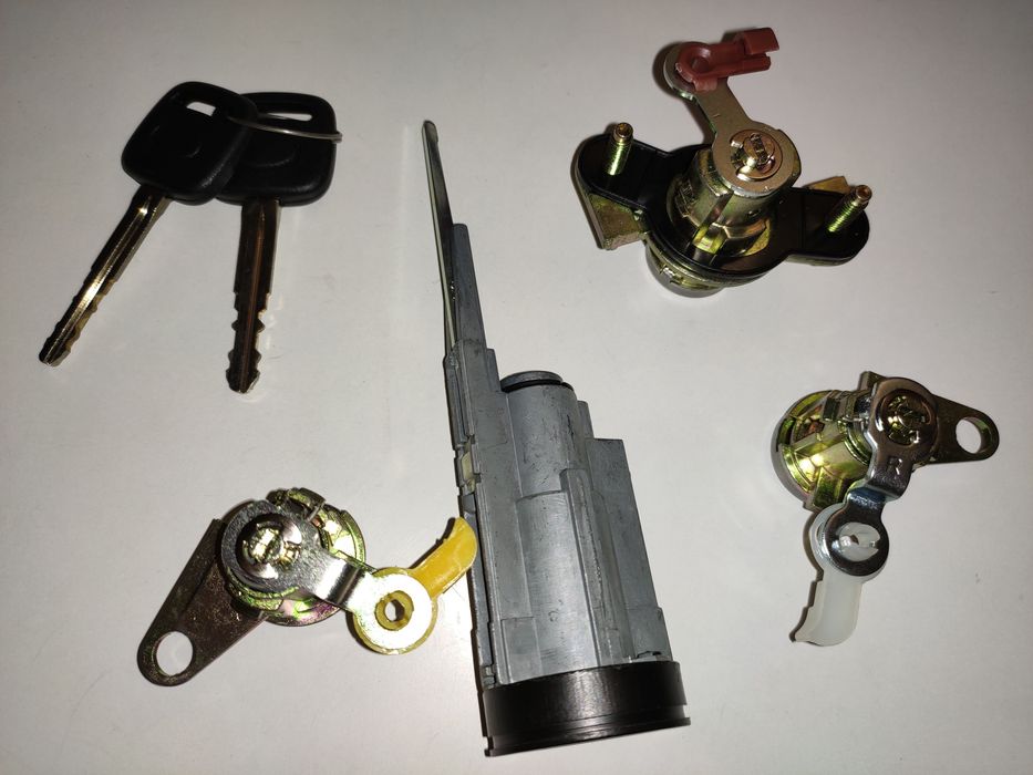 Комплект сердцевин замков Toyota Corolla E10, полный / 92-97 год
