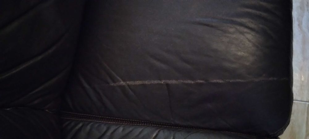 Sofá em pele cor castanho em bom estado