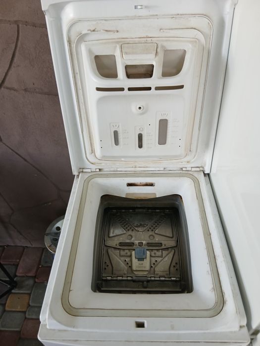 Продам пральну машинку Whirlpool під ремонт або на запчастини.
