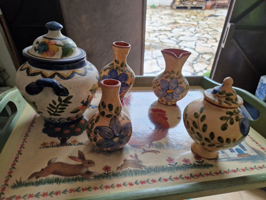 Vendo jarras e decorações antigas