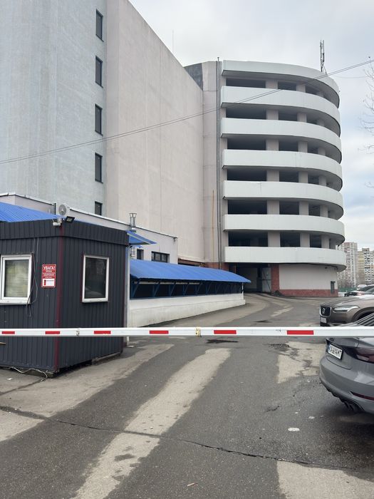Здам паркомісце у паркінгу на Драгоманова 1н