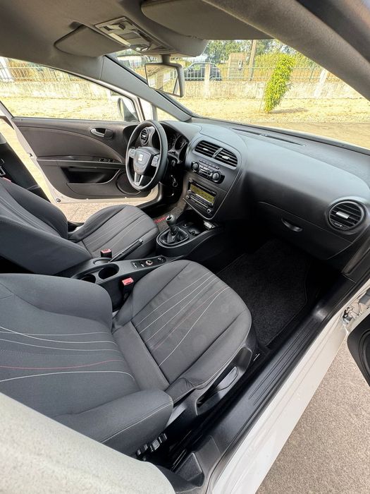 SEAT Leon 2011 1.9 TDI – Gasóleo Vendo Seat Leon de 2011, a gasóleo, com menos de 195.000 km.  Pneus novos  Bateria nova Revisão feita