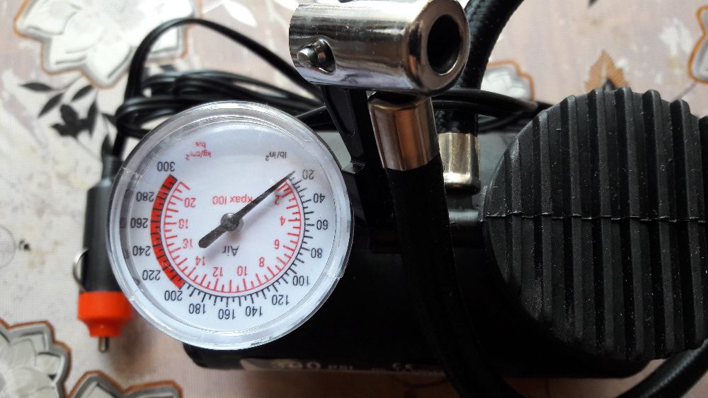 Автомобильный воздушный мини компрессор Новый!