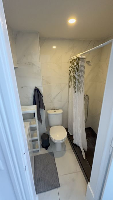 QUARTO mobiliado p casal ou familiares em frente El Corte Ingles