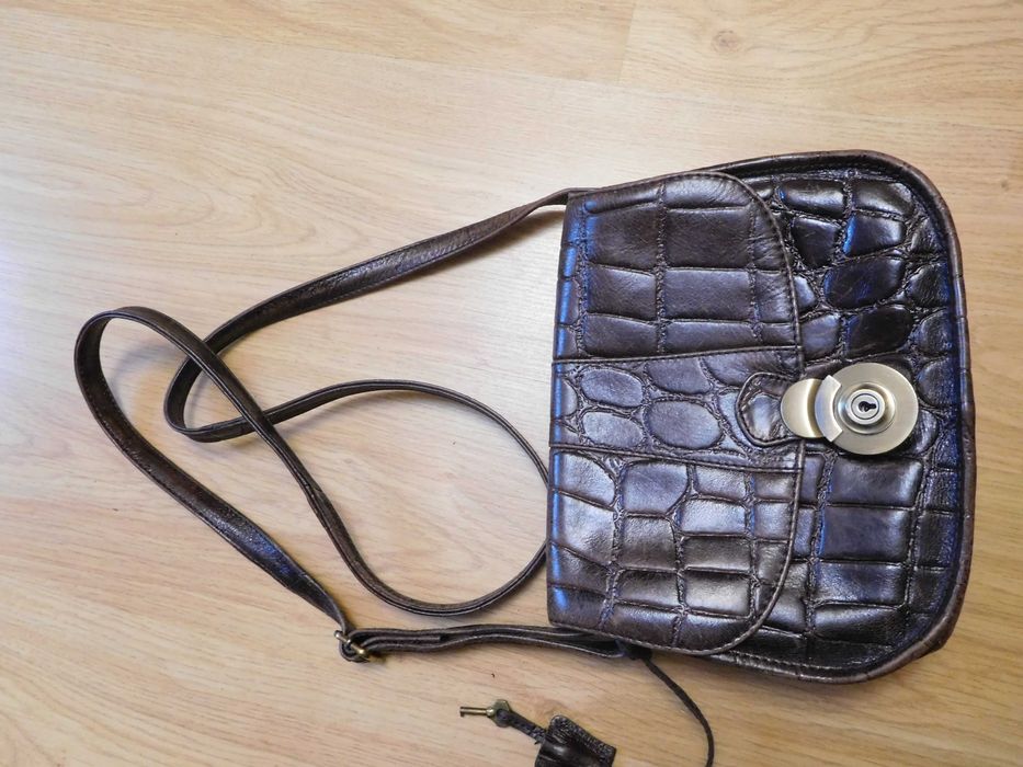 Женская кожаная сумка Clarks.