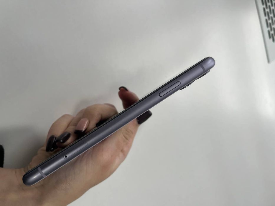 Продам IPhone 11