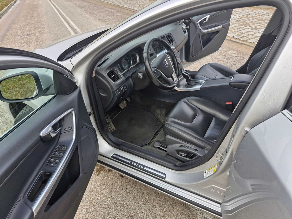 Wynajem samochodu VOLVO V60 2.0  Automat