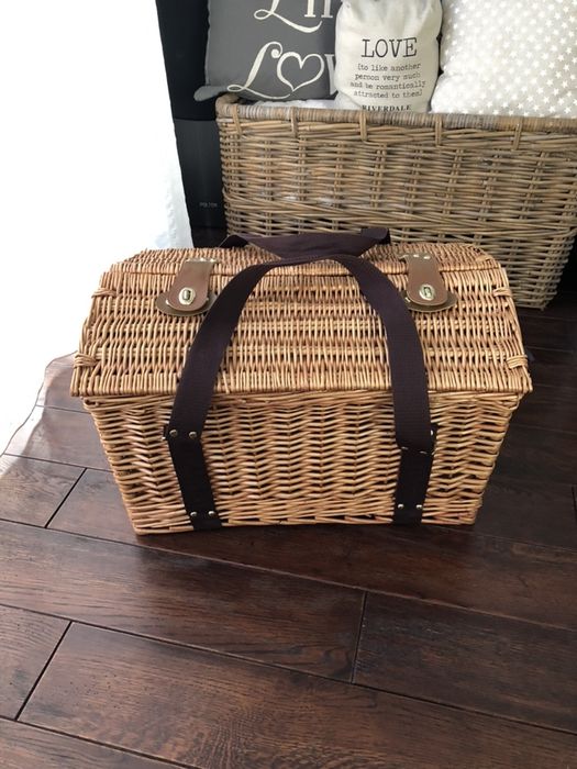 Duży kosz piknikowy z rączkami