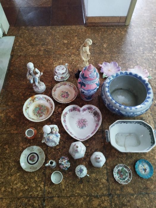 Lote de 22 peças de loiça