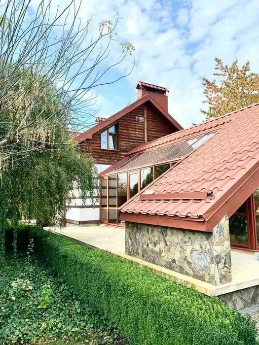 Продається комфортабельний будинок біля озера!