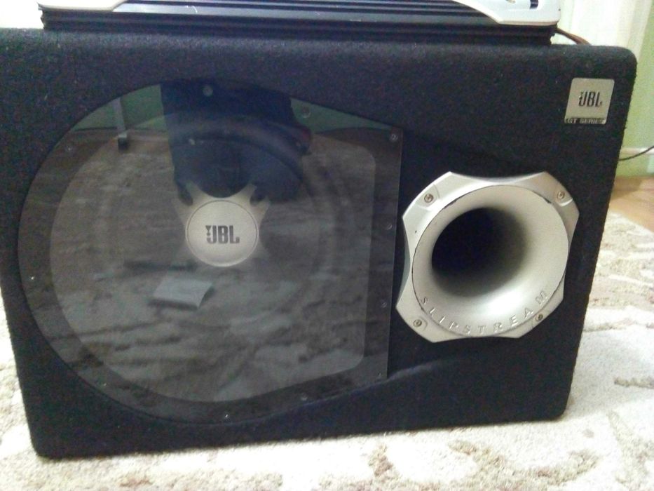 Сабвуфер із підсилювачем. Комплект JBL