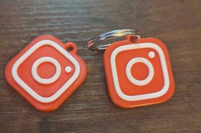 брелок у формі культового логотипу Instagram
