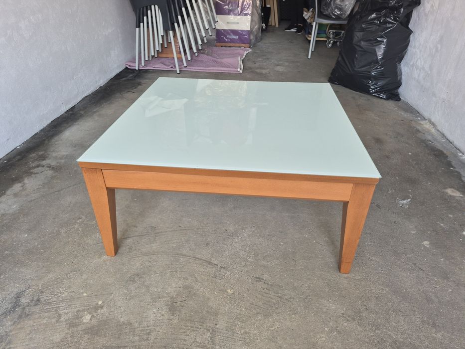 Mesa de Centro em cerejeira com tampo em vidro