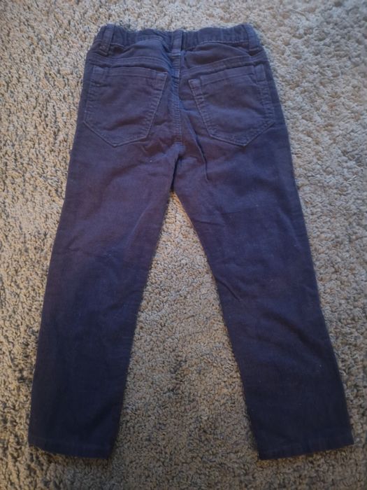 Komplet dla chłopca biała koszula i spodnie sztruksowe