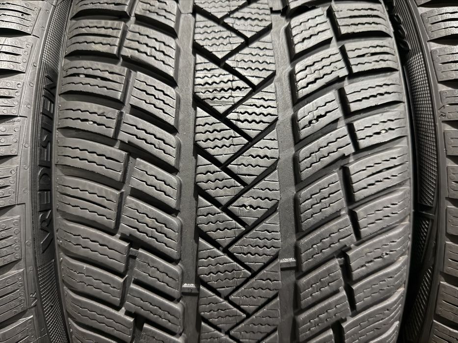 225/40 255/35 r19 Vredestein