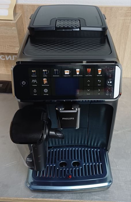 Кавомашина преміум класу Філіпс Saeco Philips EP5500 EP5547 українська