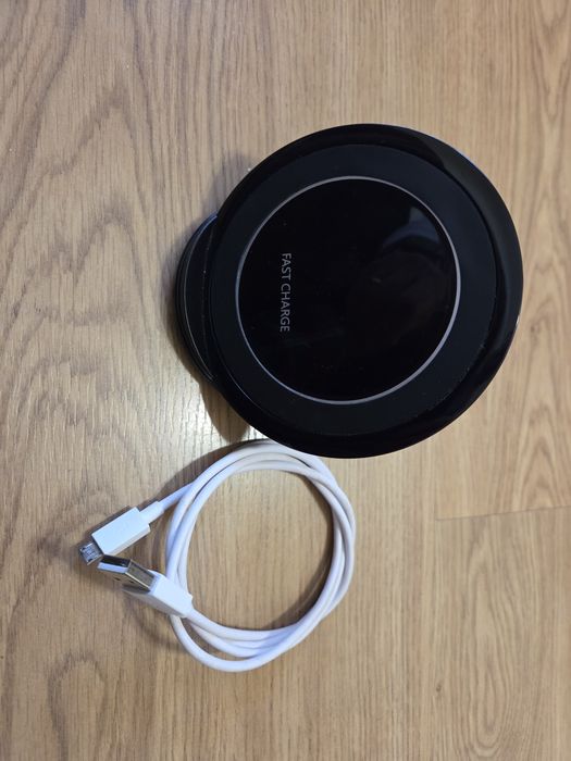 Base com carregador wireless como nova - com cabo
