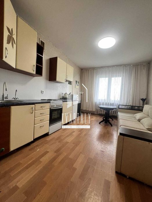 Продаж 3-кімнатної квартири вул. Милославська, 4