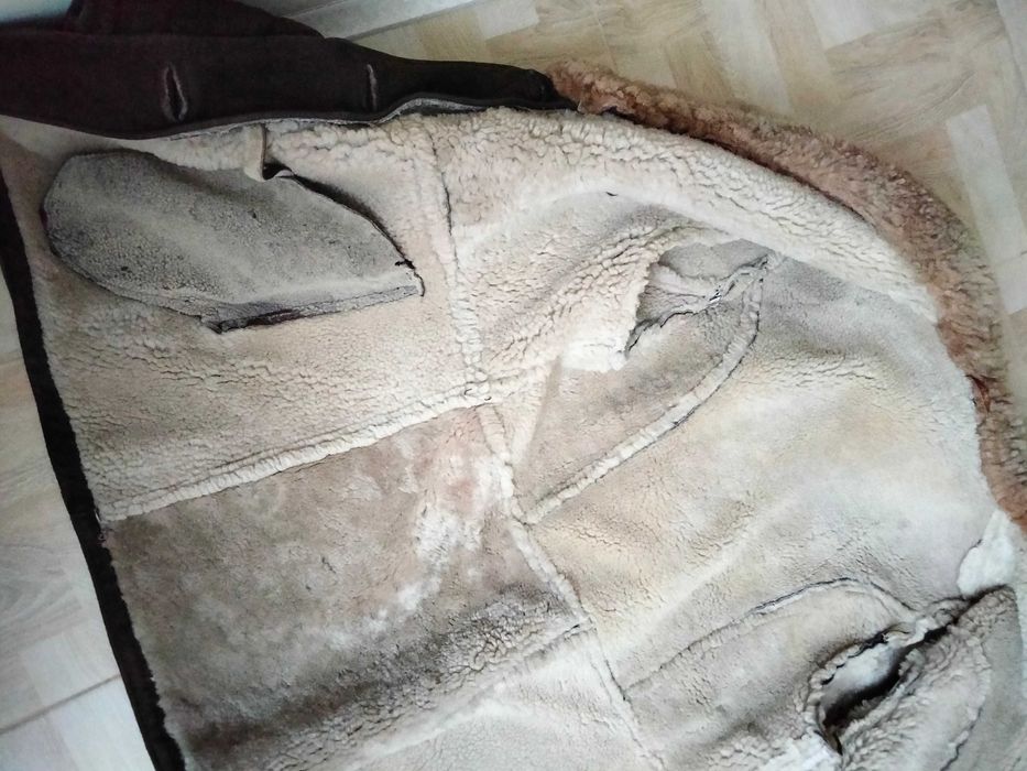 Prawdziwy naturalny damski kożuch z dawnych lat, rozm. ok. 38