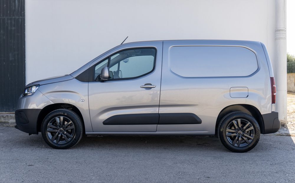 Toyota ProAce City 1.5 D-4D L1 (Garantia total até 2029/08) - (Desde 220€/mês financiamento)