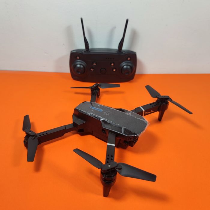Dron E88 PRO dla początkujących