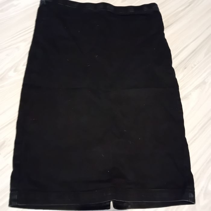 Czarna ołówkowa spódnica George M cienki jeans