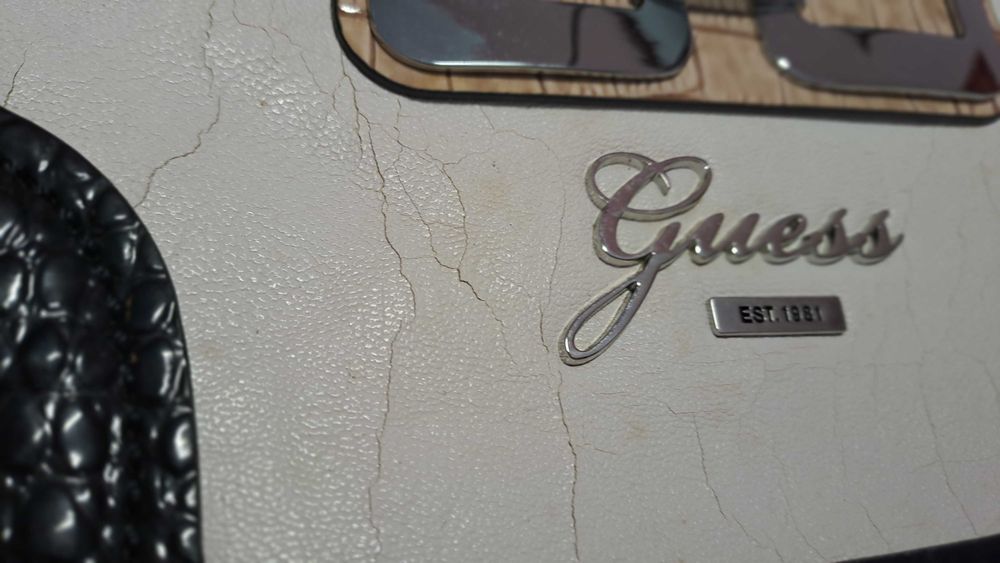 Mala da marca Guess