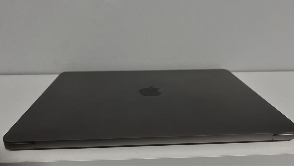 MacBook Pro 2019446120620585144321