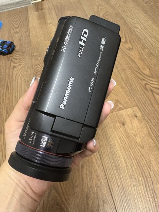 Продам відеокамеру Panasonic HC-X920 Full HD стан нової