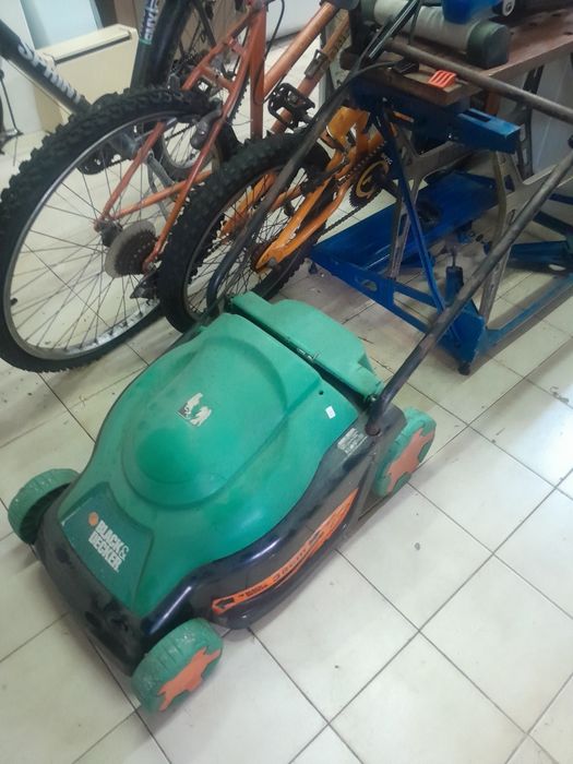 Maquina cortar relva 80€