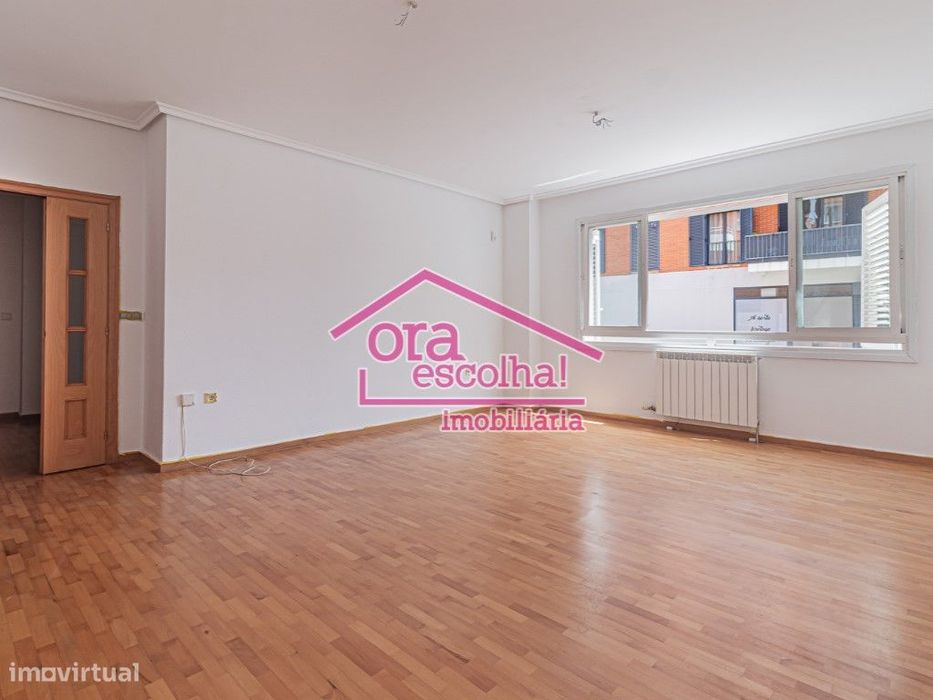 Apartamento T3 de 2001 Remodelado com Suíte, 113 m2 de área bruta p...