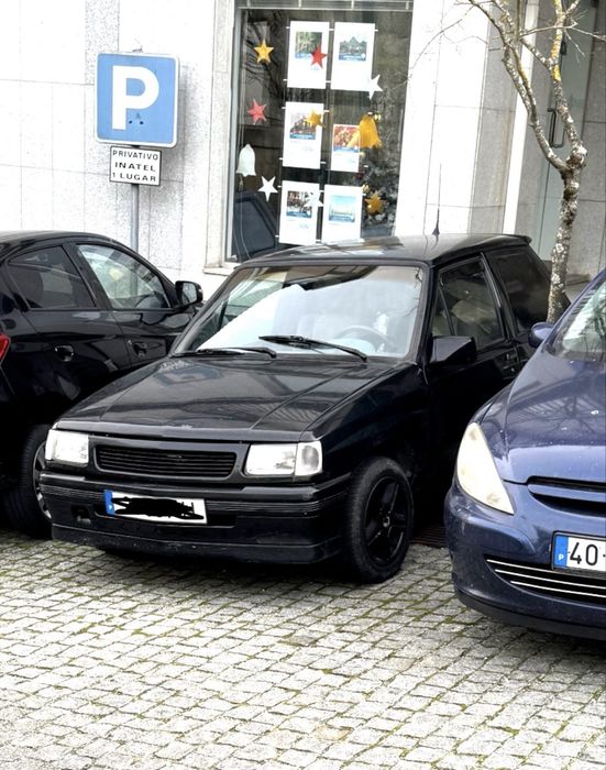 Opel corsa A com engate reboque