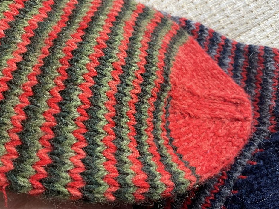 Вовняні шкарпетки ручної роботи