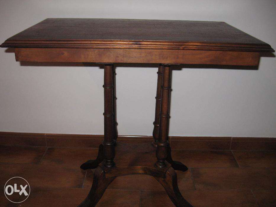 Classic and elegant wooden table64584903378817122
