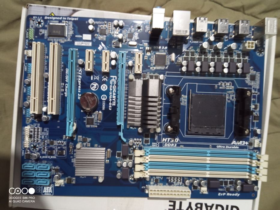 Материнская плата GIGABYTE, ddr3.