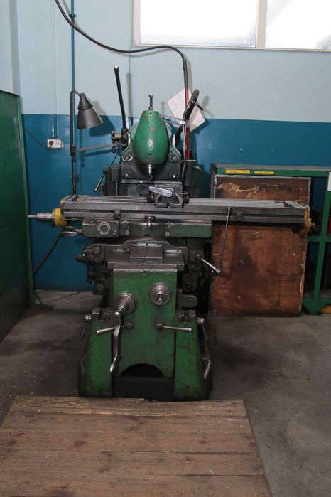 Frezarka uniwersalna 2FW