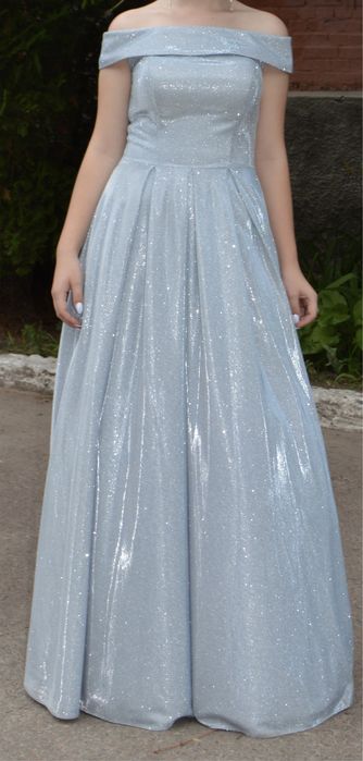 Блискуча вечірня сукня в пол