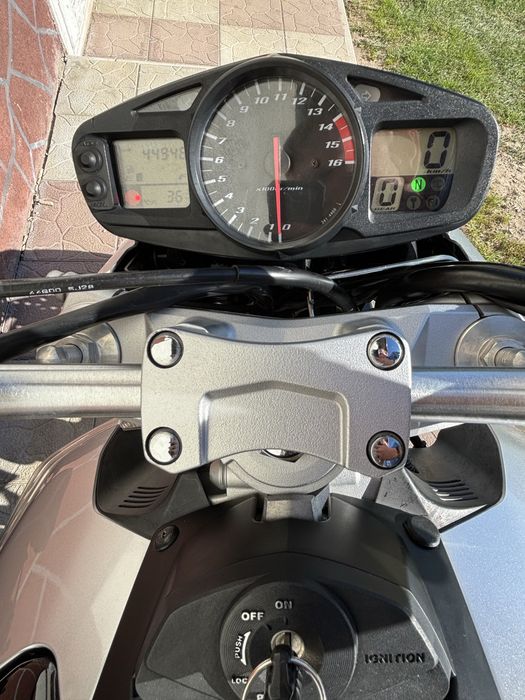 Продам мотоцикил Suzuki GSR600
