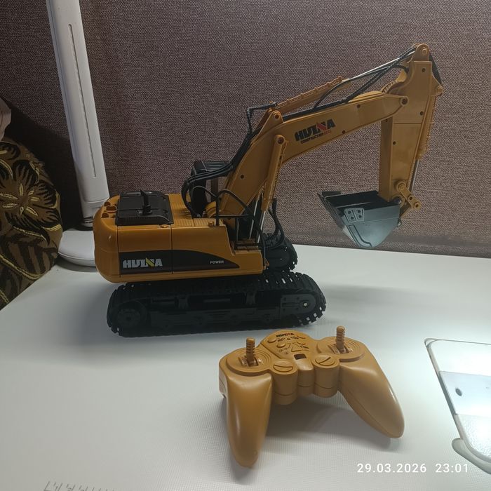 Гусеничний екскаватор